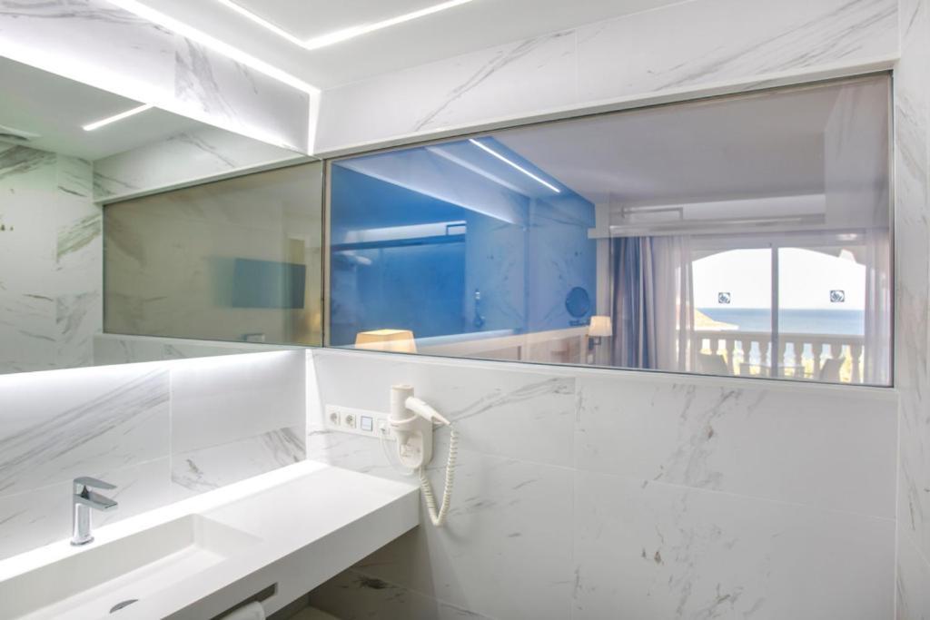 Chambre Lits Jumeaux - Vue sur Mer (3 Adultes + 1 Enfant)